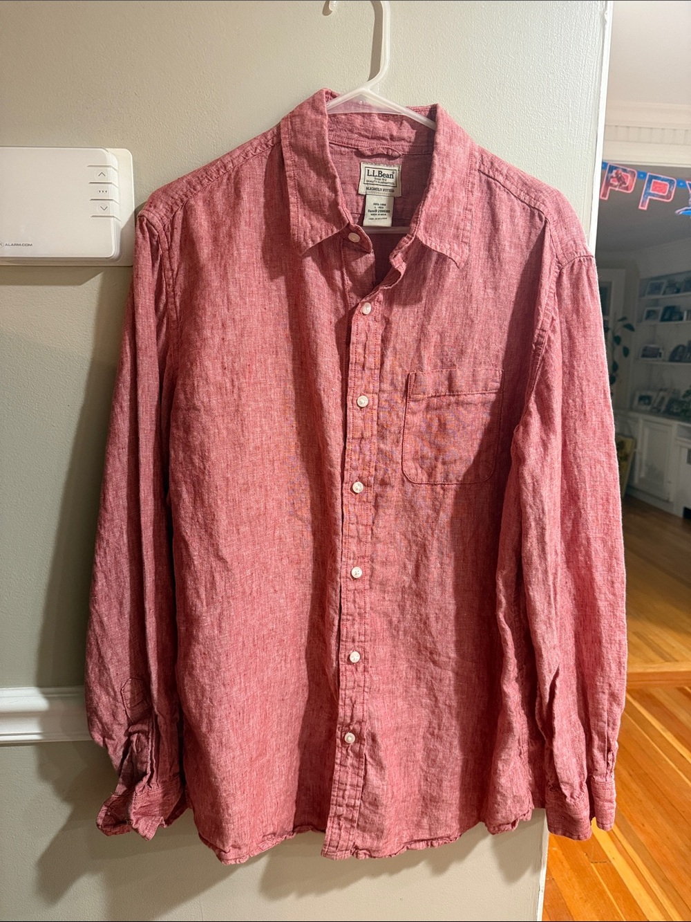 L.L. Bean Men's Pink-Red Linen Button-Down Shirt SLIGHTLY FITTED